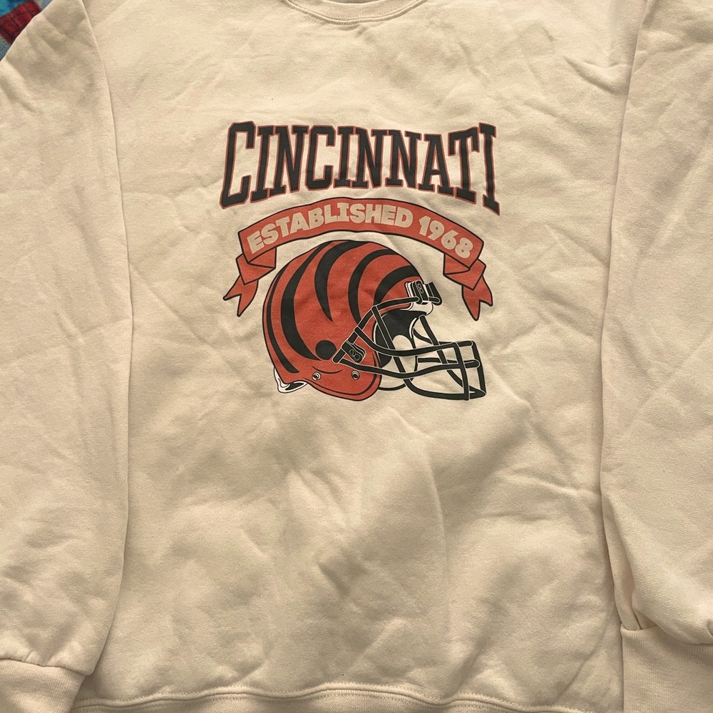 Selling a Jarzees Nublend crew neck